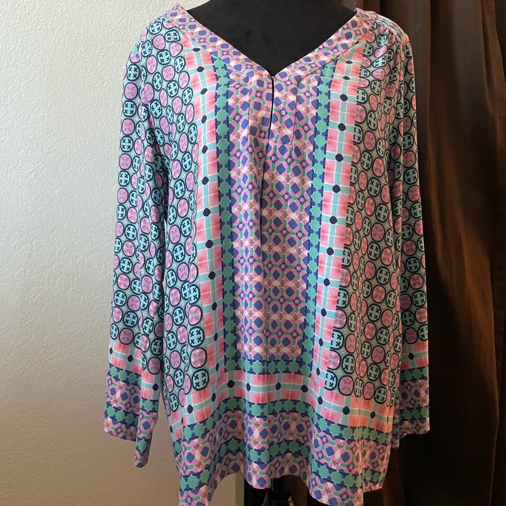 V neck tunic in soft colors